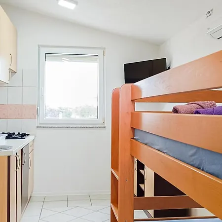 1 Bedroom Lovely In Appartement *