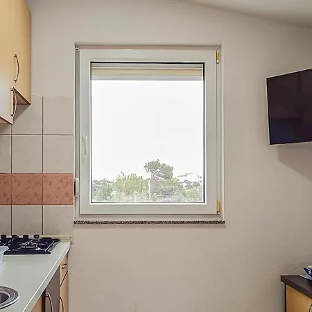 1 Bedroom Lovely In Appartement Vir