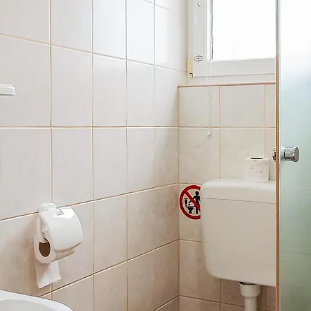 1 Bedroom Lovely In Apartament Vir