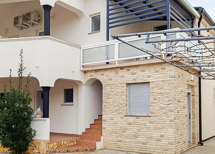 Apartman 1 Bedroom Lovely In