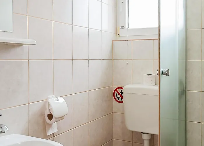 1 Bedroom Lovely In Apartman Vir