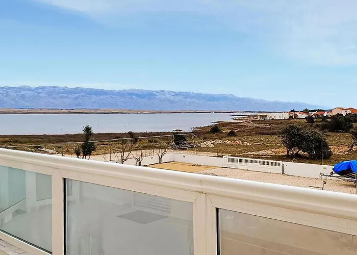 Апартаменты 1 Bedroom Lovely In *